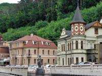 budovy-pod-lesom_w200